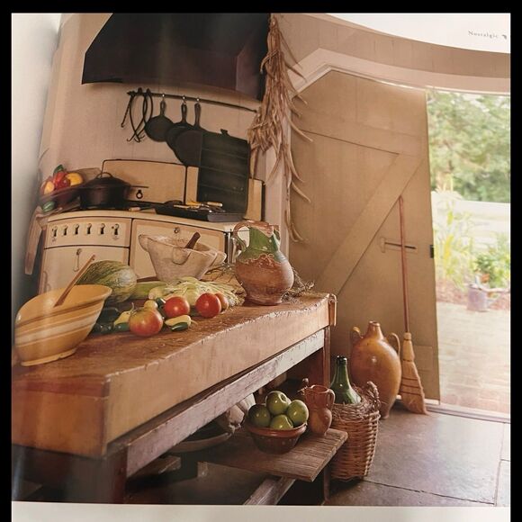 Cottage Retreats : Decorating Ideas for Every Mood by Lisa Jill Schlang - Picture 3 of 7